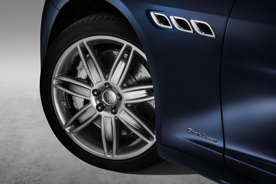 Колеса Maserati Quattroporte S Q4 GranLusso 2016 года  (фото 14 из 19)